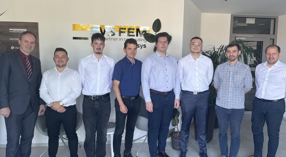 Skupinové foto z předávání cen i s vedoucími prací